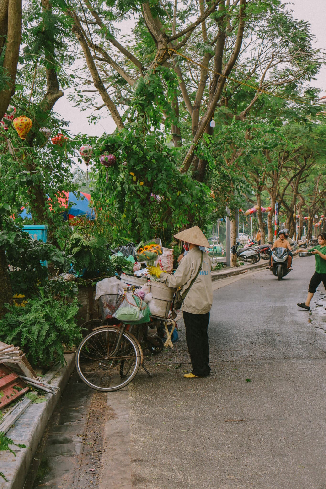Flower vendor with bicycle in Hanoi, Vietnam. Discover things to do in Hanoi beyond tourist spots.